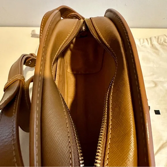 A.P.C. Sac Demi-Lune Saffiano Leather Crossbody Bag - Picture 7 of 8